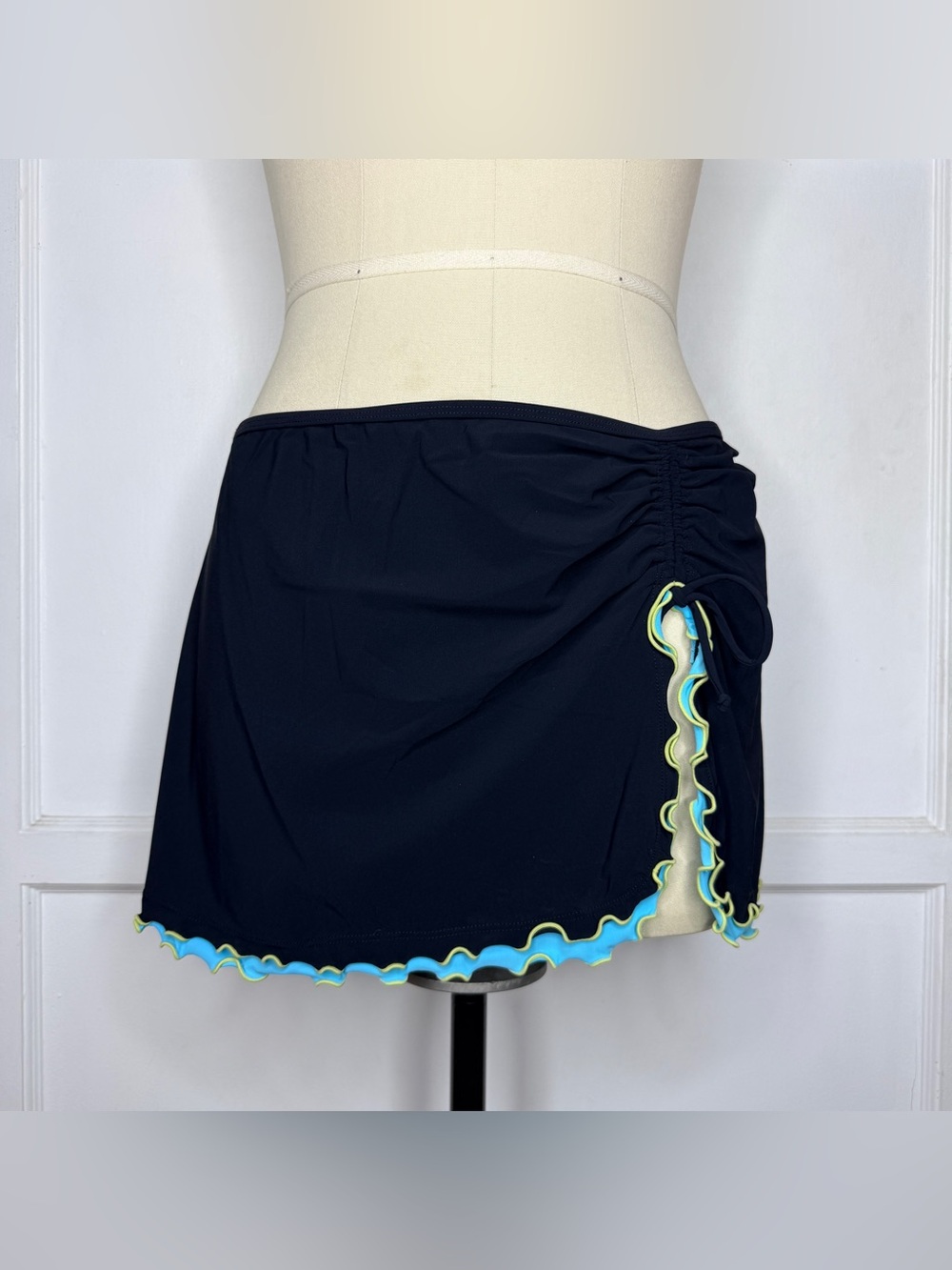 Profile black swim skirt